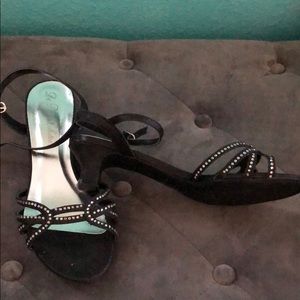 Low heal straps sandal